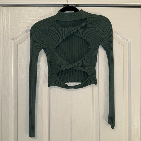 Ribbed Long Sleeve w/ Cute Back - Picture 1 of 3